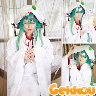 Nendoroid Snow Miku Strawberry White Kimono Dress